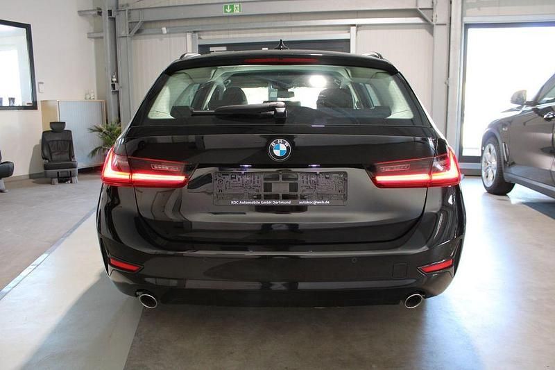 Gebraucht BMW 318 Advantage 150 PS (110 kW) 2022 Schwarz Limousine