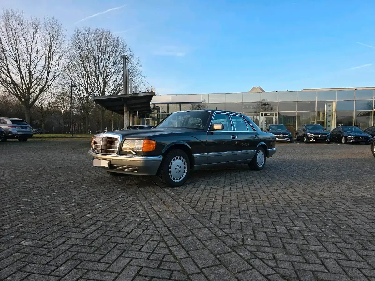 Gebraucht Mercedes E300 179 PS (131 kW) 1988 Schwarz Limousine