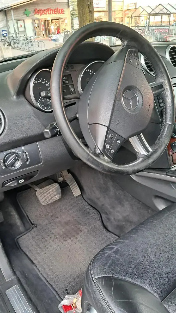 Gebraucht Mercedes ML320 224 PS (164 kW) 2005 Schwarz SUV