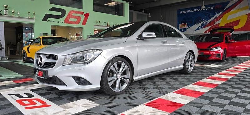 Silber Gebraucht 2013 Mercedes CLA200 Limousine | 16.399 € (Fairer Preis) - Bild 1/4