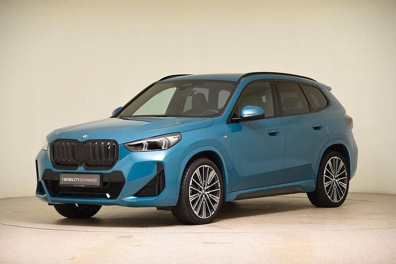 Blue bay lagoon Gebraucht 2023 BMW iX1 M Sport SUV | 46.360 € (Etwas zu teuer) - Bild 1/4