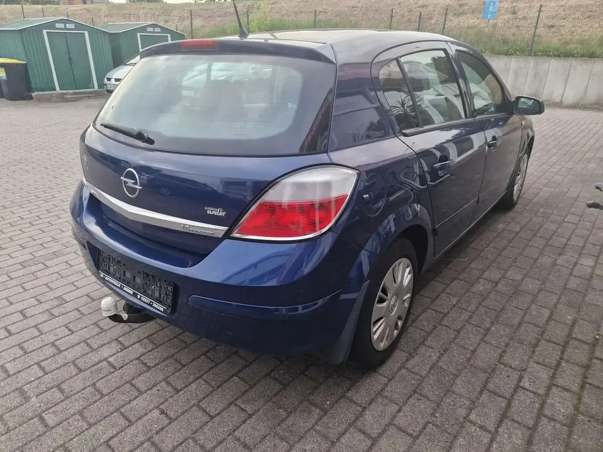 Gebraucht Opel Astra 105 PS (77 kW) 2005 Blau Limousine