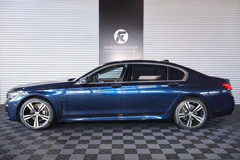 Gebraucht BMW 730 265 PS (194 kW) 2020 Imperialblau brillanteffekt Limousine