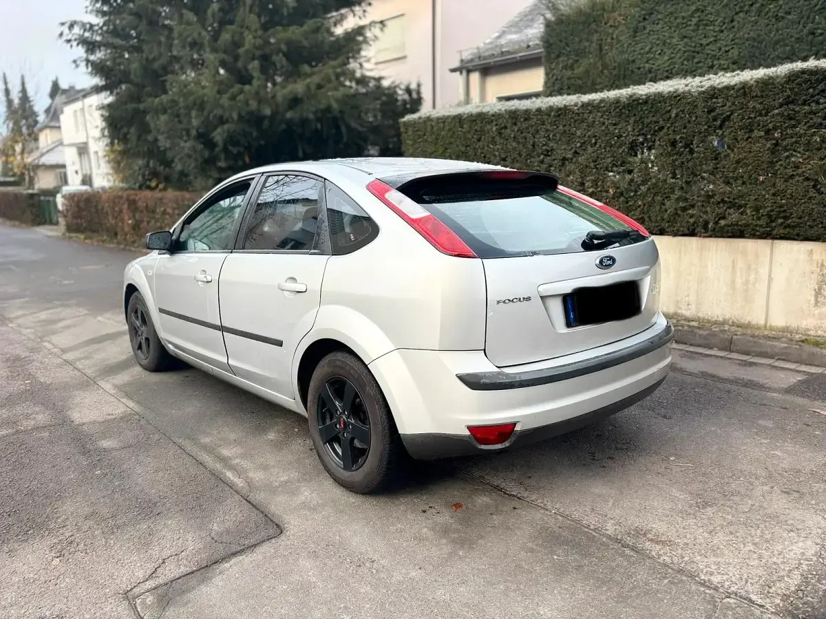 Second-hand Ford Focus 100 CP (73 kW) 2007 Gri Hatchback
