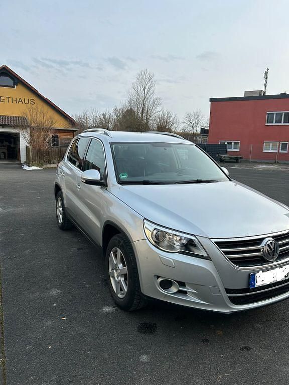 Gebraucht VW Tiguan 140 PS (102 kW) 2010 Silber SUV