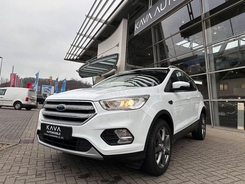 Gebraucht Ford Kuga Titanium 150 PS (110 kW) 2019 Weiß SUV