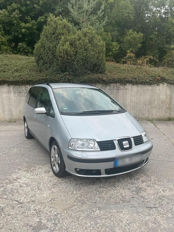 Silber Gebraucht 2005 Seat Alhambra Van / Kleinbus | 4.449 € (Fairer Preis) - Bild 1/4