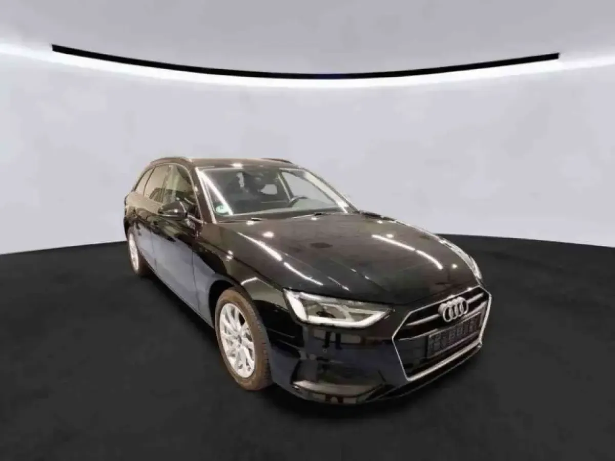 Gebraucht Audi A4 Basis 150 PS (110 kW) 2022 Mythosschwarz metallic Kombi