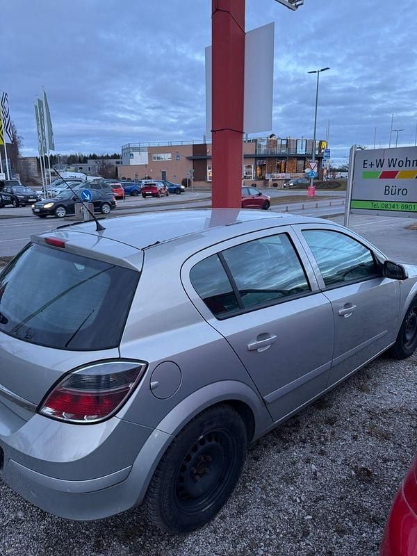 Gebraucht Opel Astra 90 PS (66 kW) 2008 Grau Limousine