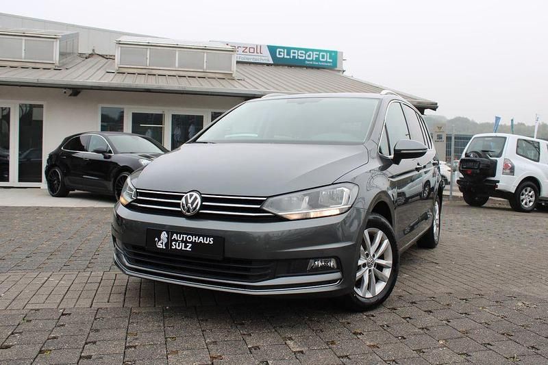 Grau Gebraucht 2018 VW Touran Comfortline Van / Kleinbus | 18.499 € (Fairer Preis) - Bild 1/4