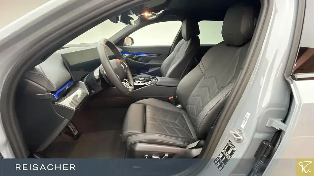 Gebraucht BMW 520 M Sport 197 PS (144 kW) 2025 Grau Limousine