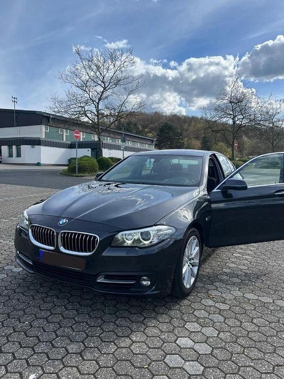 Grau Gebraucht 2016 BMW 520 Limousine | 12.500 € (Superpreis) - Bild 1/4