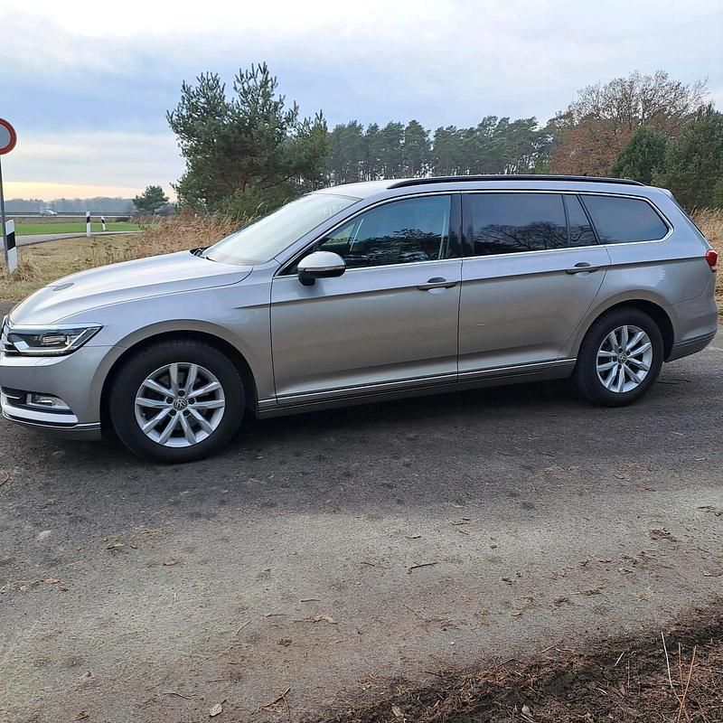 Silber Gebraucht 2015 VW Passat Kombi | 14.500 € (Fairer Preis) - Bild 1/4