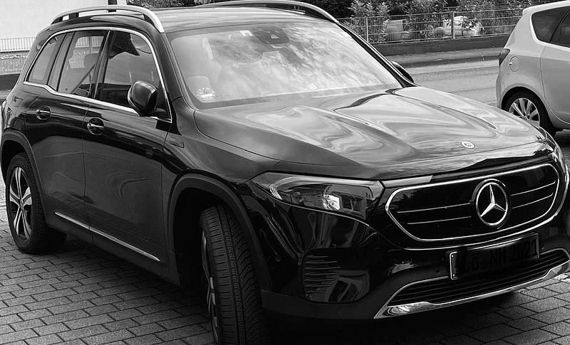 Schwarz Gebraucht 2022 Mercedes EQB300 SUV | 32.890 € (Fairer Preis) - Bild 1/4
