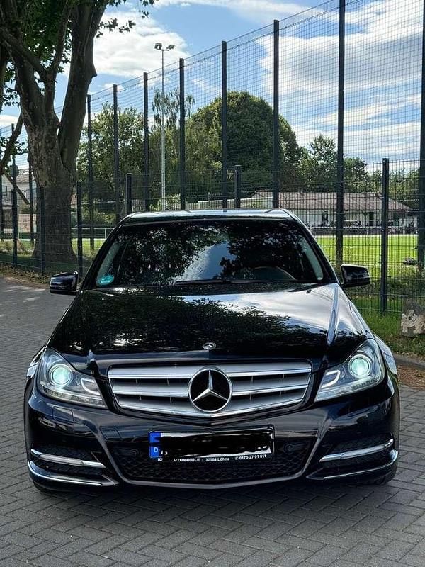 Schwarz Gebraucht 2012 Mercedes C200 Limousine | 10.800 € (Etwas zu teuer) - Bild 1/4