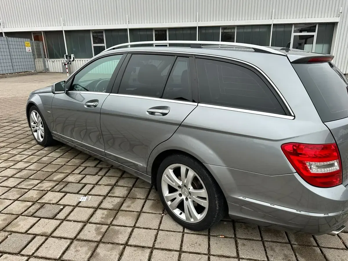 Gebraucht Mercedes C250 204 PS (150 kW) 2011 Grau Kombi