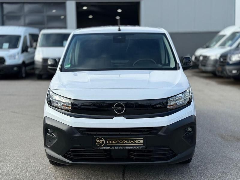 Używany Opel Combo 102 KM (75 kW) 2024 Biały Minivan
