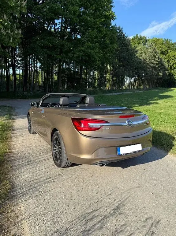Gebraucht Opel Cascada Innovation 165 PS (121 kW) 2013 Gold Cabrio