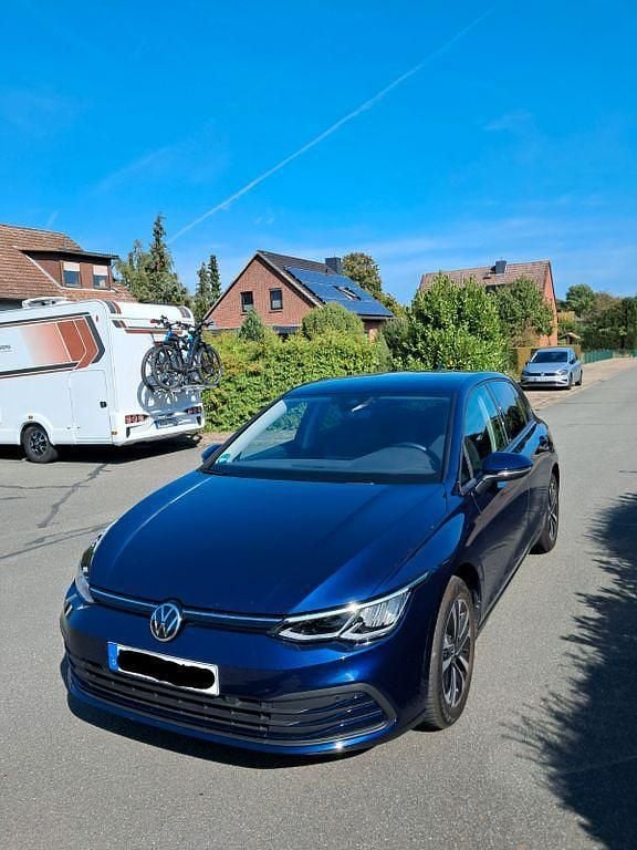 Blau Gebraucht 2020 VW Golf VIII United Limousine | 18.700 € (Guter Preis) - Bild 1/2