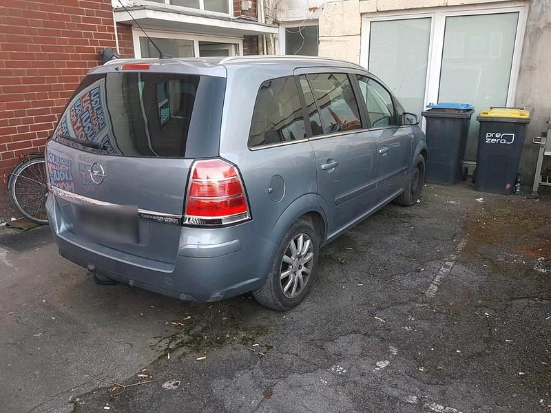 Gebraucht Opel Zafira 150 PS (110 kW) 2008 Silber Van / Kleinbus