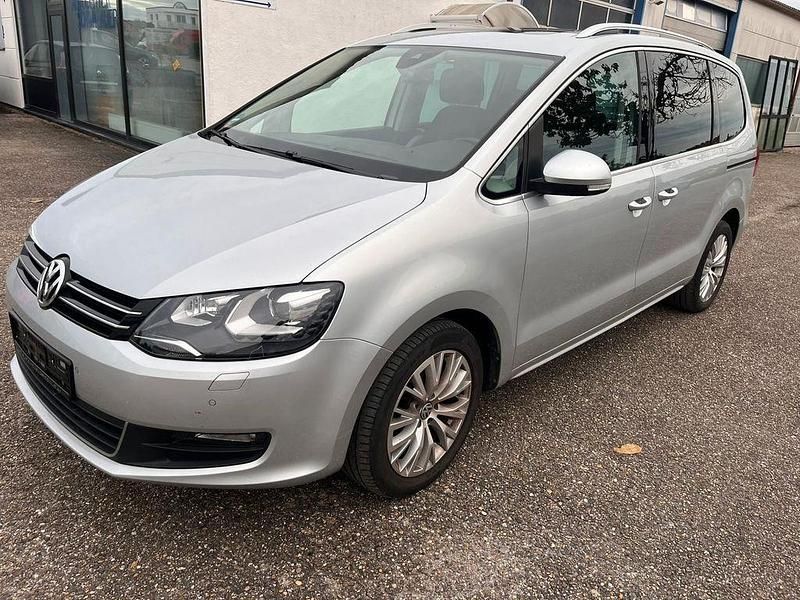 Silber Gebraucht 2015 VW Sharan Comfortline Van / Kleinbus | 11.550 € (Superpreis) - Bild 1/4