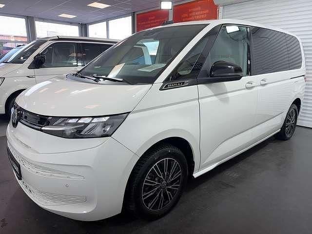 Gebraucht VW Multivan Life 136 PS (100 kW) 2023 Candyweiss Van