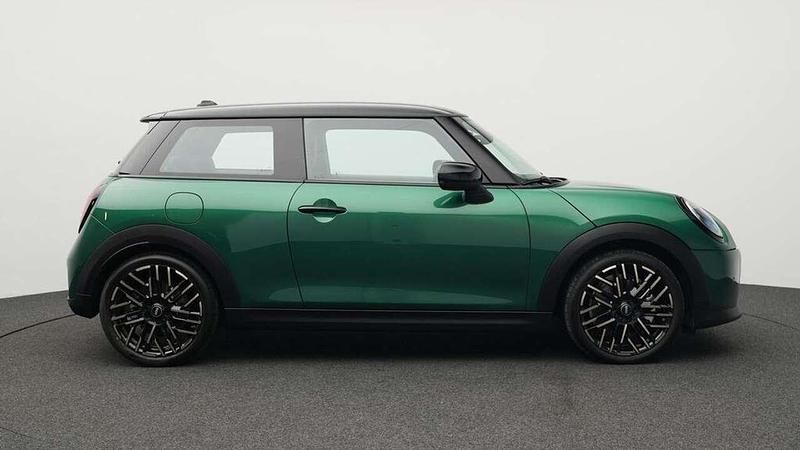Gebraucht Mini Cooper Favoured 156 PS (114 kW) 2024 Grün Kleinwagen