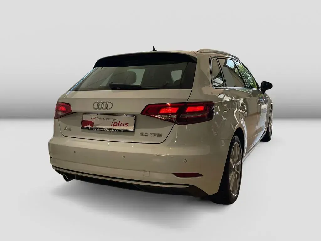Gebraucht Audi A3 Sport 116 PS (85 kW) 2019 Gletscherweiß metallic Limousine