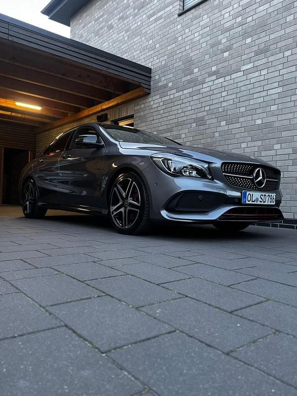 Grau Gebraucht 2018 Mercedes CLA250 Limousine | 26.500 € (Fairer Preis) - Bild 1/4
