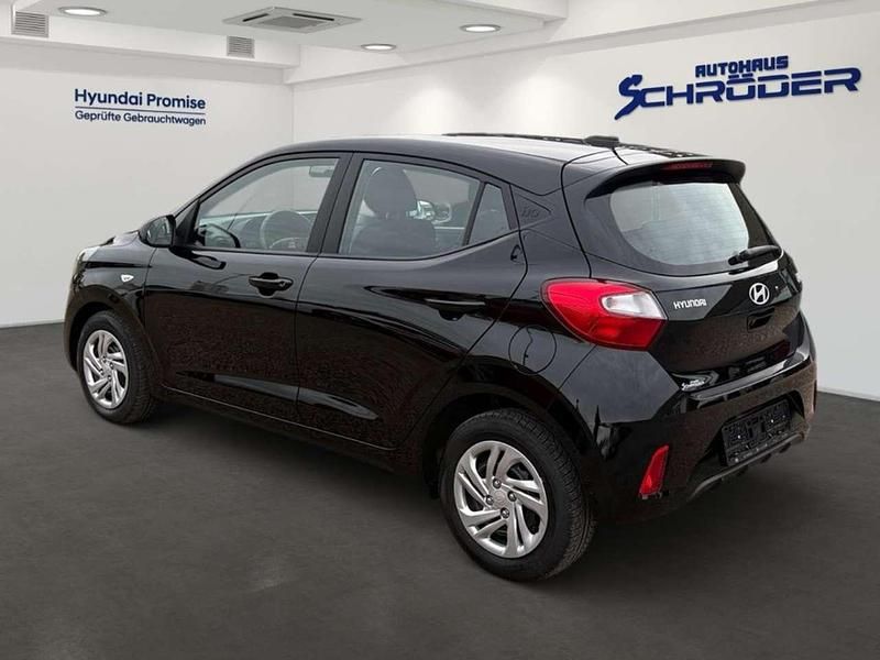 Gebraucht Hyundai i10 Select 63 PS (46 kW) 2024 Schwarz Kleinwagen