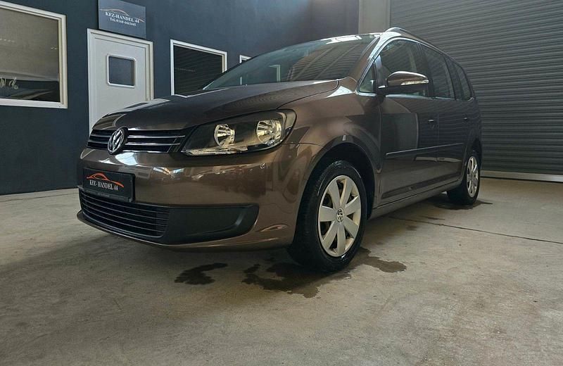 Gebraucht VW Touran Trendline 105 PS (77 kW) 2013 Braun Van / Kleinbus