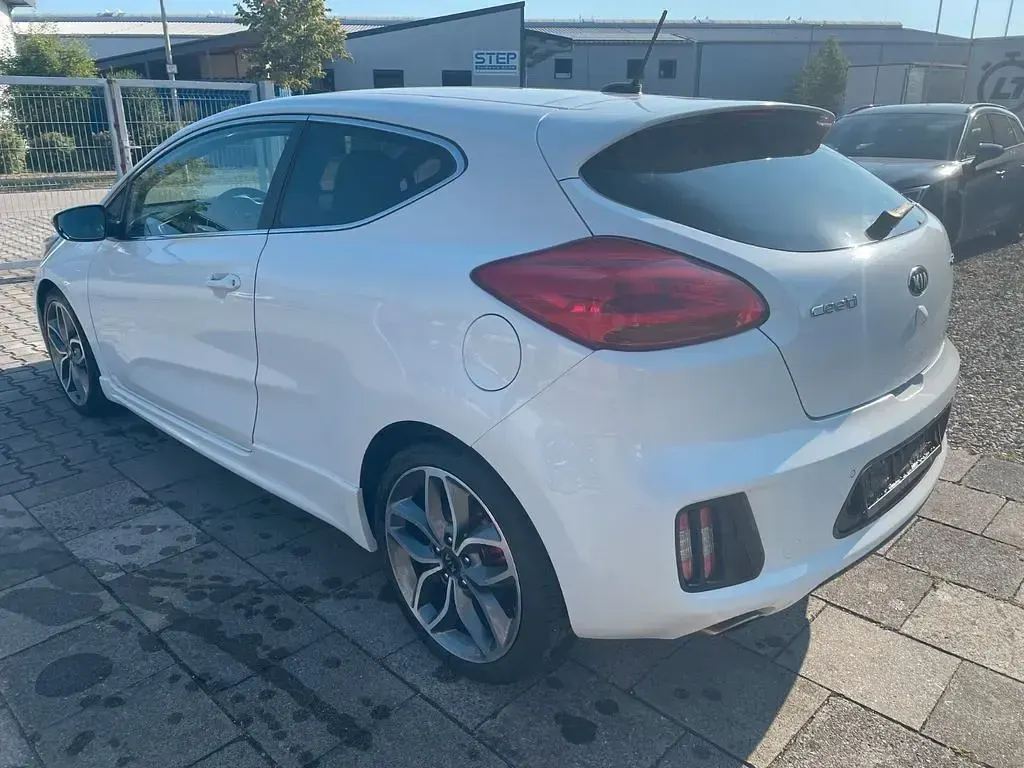Gebraucht Kia ProCeed GT-Challenge 204 PS (150 kW) 2016 Weiß Kleinwagen