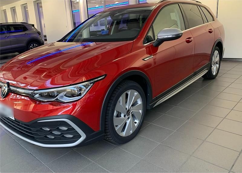 Rot Gebraucht 2021 VW Golf Alltrack Kombi | 29.200 € (Fairer Preis) - Bild 1/4