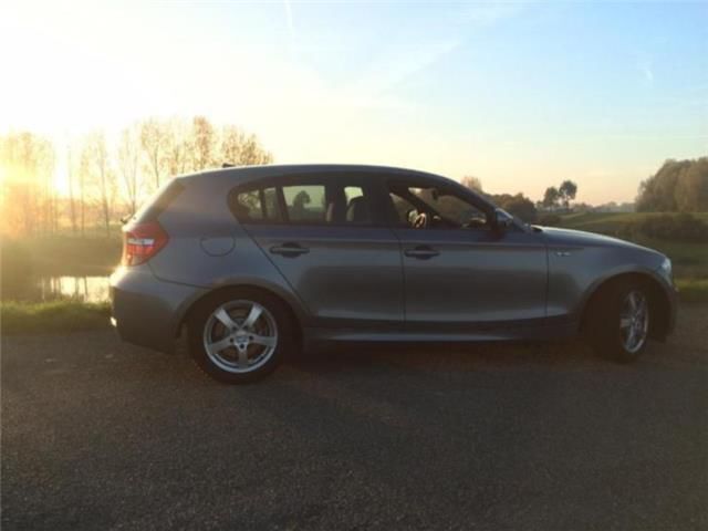 Gebraucht BMW 120 177 PS (130 kW) 2011 Grau Kleinwagen