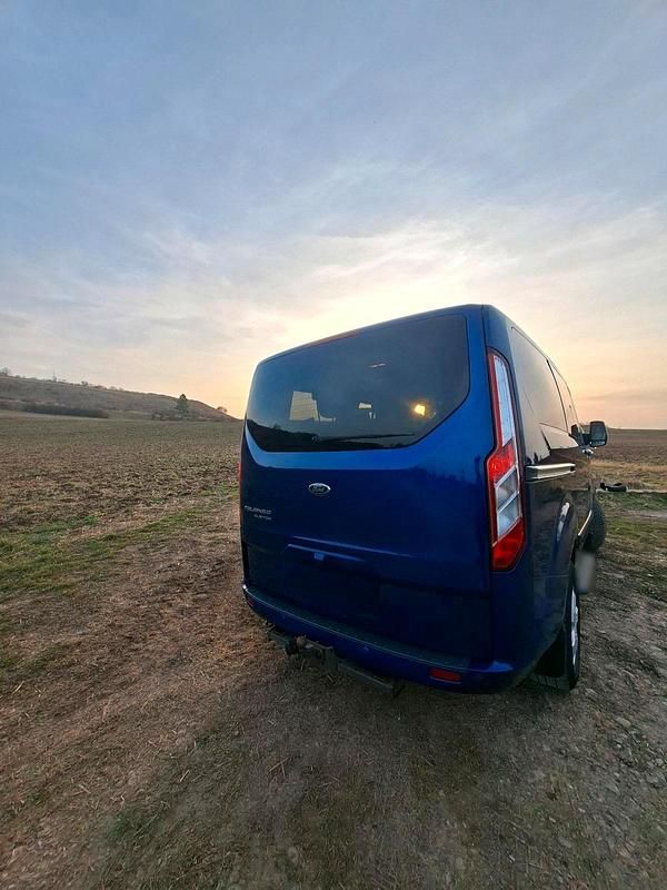 Gebraucht Ford Tourneo Titanium 131 PS (96 kW) 2018 Blau Van / Kleinbus