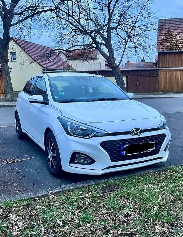 Gebraucht Hyundai i20 84 PS (61 kW) 2019 Weiß Kleinwagen
