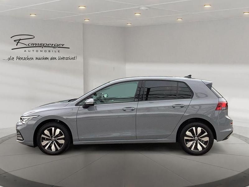 Gebraucht VW Golf VIII Move 110 PS (80 kW) 2024 Grau (mondsteingrau) Limousine