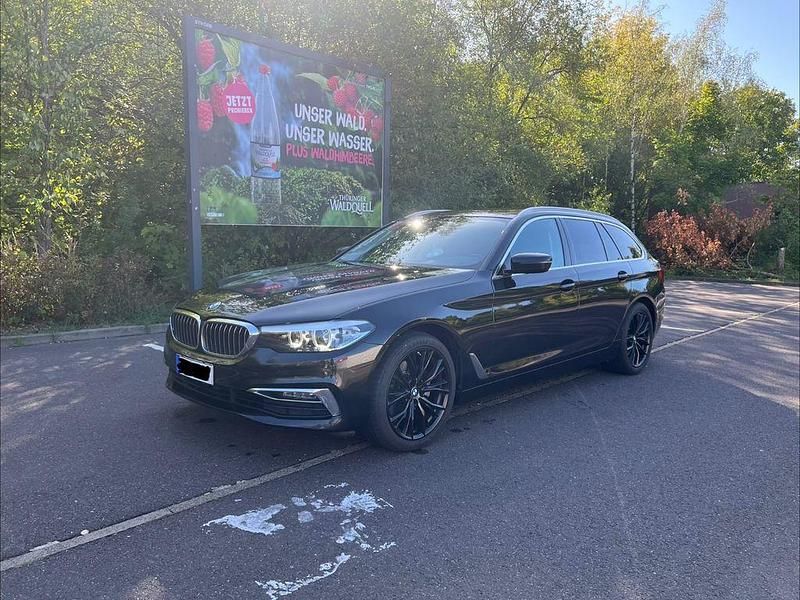Schwarz Gebraucht 2020 BMW 520 Luxury Line Kombi | 18.500 € (Guter Preis) - Bild 1/4