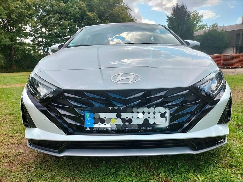 Weiß Gebraucht 2024 Hyundai i20 Trend Kleinwagen | 18.000 € (Fairer Preis) - Bild 1/4