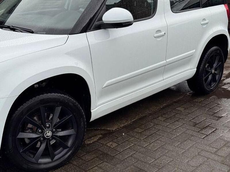 Gebraucht Skoda Yeti Joy 125 PS (91 kW) 2017 Weiß SUV