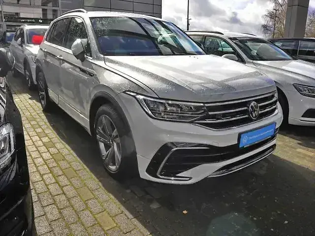 Gebraucht VW Tiguan R-line 150 PS (110 kW) 2024 Pure white SUV