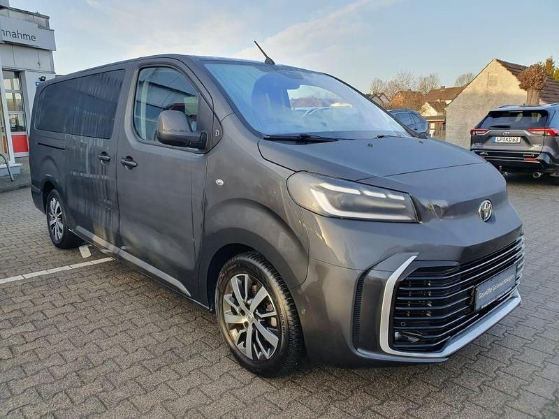 Gebraucht Toyota Proace Verso Team 177 PS (130 kW) 2024 Titanium grey metallic Kombi