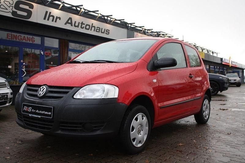 Rot Gebraucht 2008 VW Fox Kleinwagen | 2.995 € (Teuer) - Bild 1/4