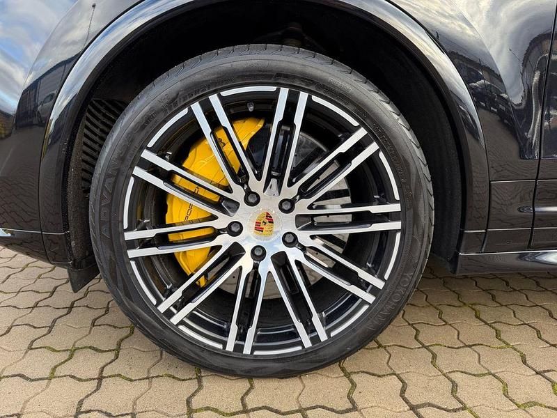 Gebraucht Porsche Cayenne Turbo S 570 PS (419 kW) 2016 Schwarz SUV