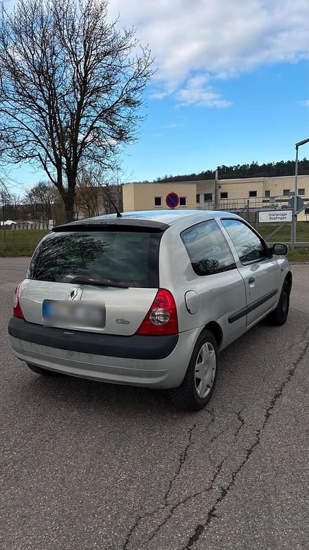Gebraucht Renault Clio II 75 PS (55 kW) 2001 Silber Kleinwagen
