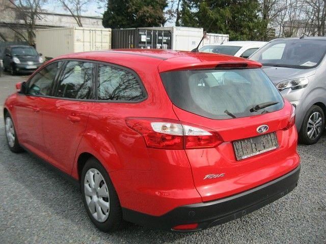 Gebraucht Ford Focus Trend 116 PS (85 kW) 2011 Rot Kombi