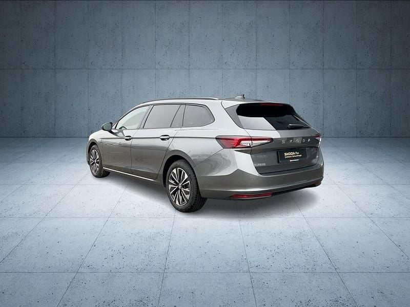 Gebraucht Skoda Superb Selection 204 PS (150 kW) 2025 Graphitegrau metallic Kombi
