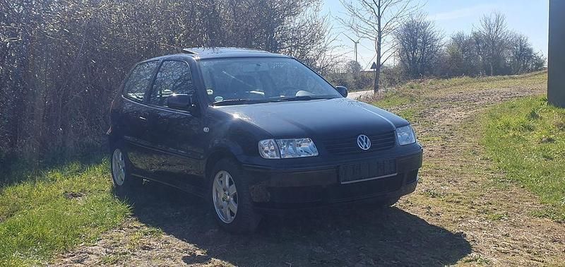 Gebraucht VW Polo 50 PS (36 kW) 2000 Schwarz Limousine