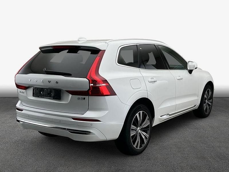 Gebraucht Volvo XC60 Plus 250 PS (183 kW) 2023 Weiß SUV