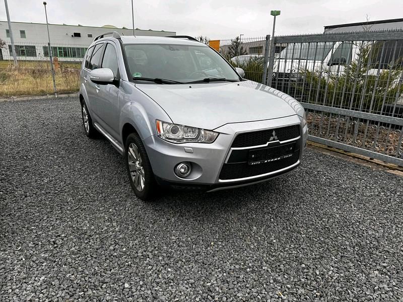 Silber Gebraucht 2012 Mitsubishi Outlander SUV | 6.900 € (Fairer Preis) - Bild 1/4